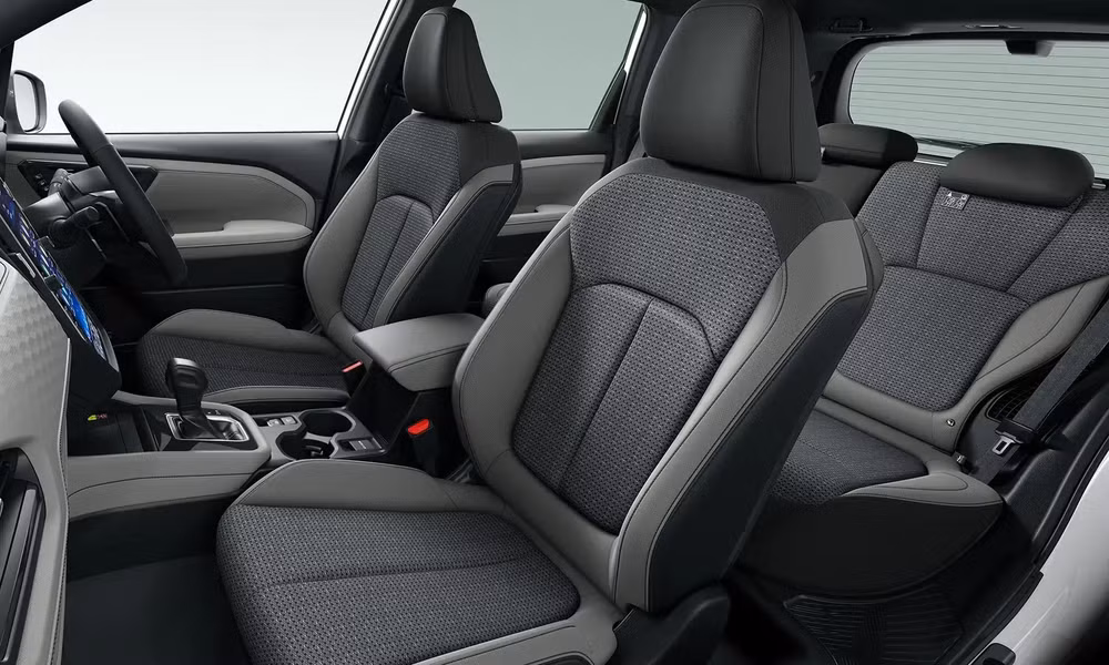 Nội thất bọc vải trên phiên bản thấp - Ảnh: Subaru