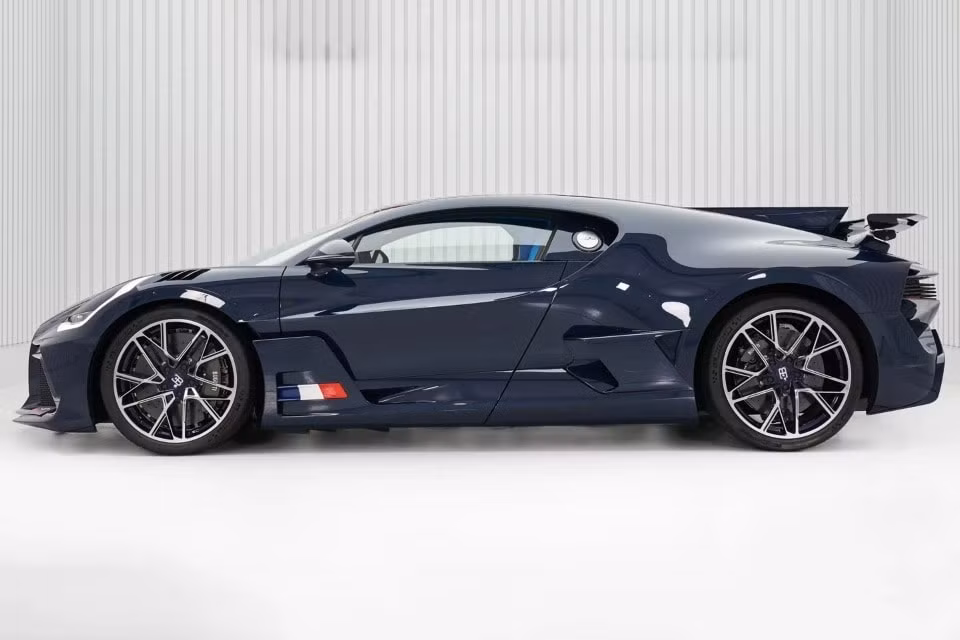 bugatti divo duoc ban lai voi gia 10 trieu usd hinh 2