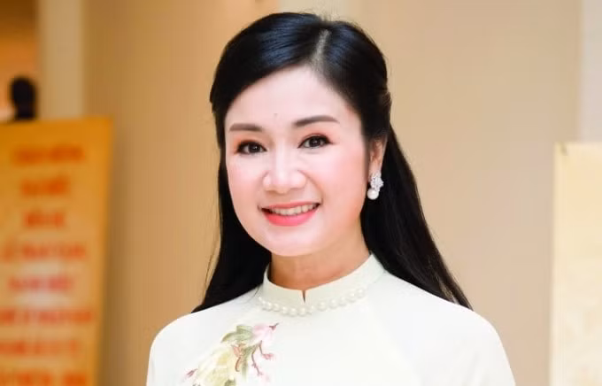 Thu Hà ở độ tuổi ngoài 50 vẫn trẻ trung và rạng rỡ.