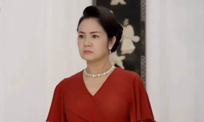 Vai bà Bạch Cúc gần đây khiến Thu Hà một lần nữa tỏa sáng.