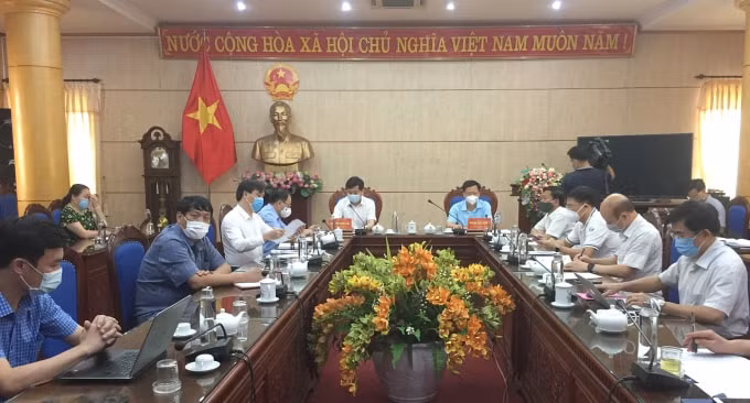 Toàn cảnh cuộc họp tại điểm cầu UBND tỉnh Bắc Kạn chiều 13/6