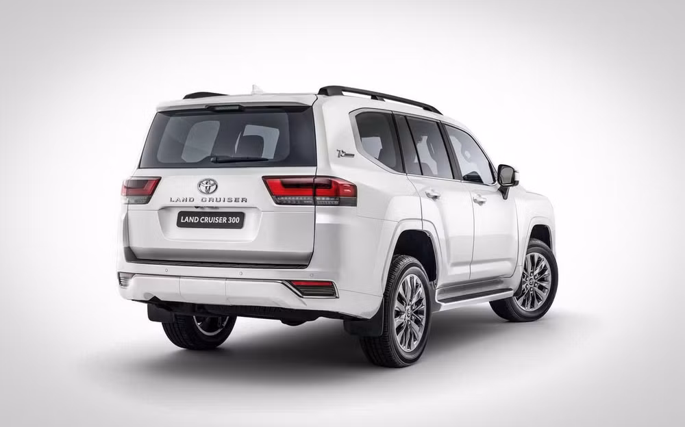 Toyota Land Cruiser 300. Ảnh: Motor1