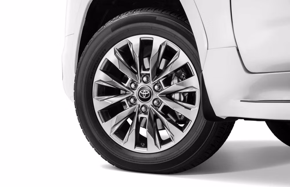 Toyota Land Cruiser 300. Ảnh: Motor1