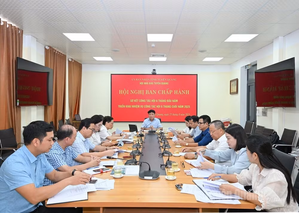 Hội nghị sơ kết 6 tháng tại Hội nhà báo Tuyên Quang 