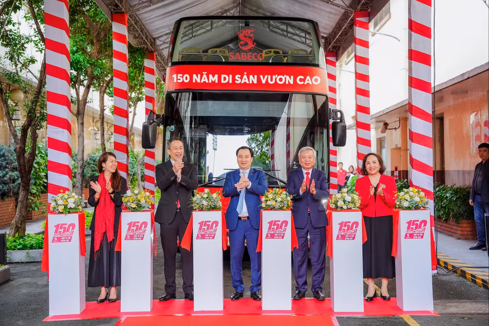 Sáng kiến “Hành Trình Di Sản” tượng trưng cho sự kết nối và sẻ chia, được tổ chức với mục tiêu lan tỏa câu chuyện 150 năm di sản của SABECO đến gần hơn với người dân địa phương
