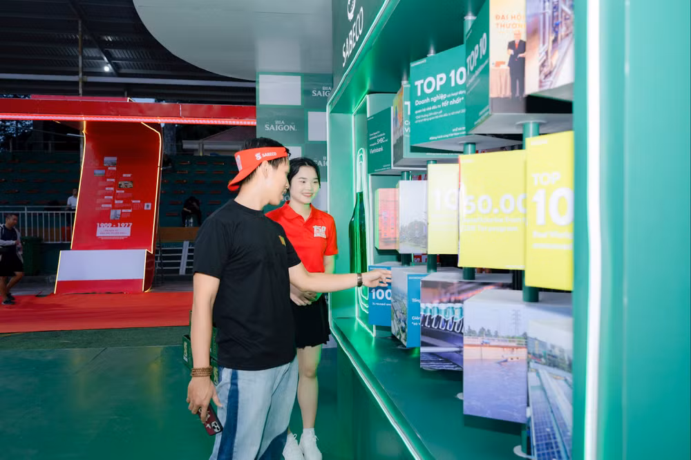 Người tham dự tương tác và khám phá khu vực Di Sản Gìn Giữ và Trách Nhiệm 1