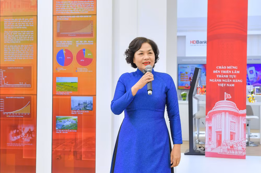 Thong doc Nguyen Thi Hong