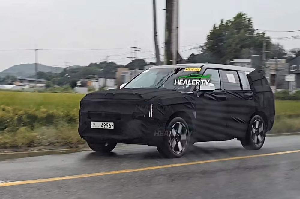 Hyundai Santa Fe 2027 facelift bị bắt gặp khi chạy thử tại Hàn Quốc - Ảnh: Healer TV