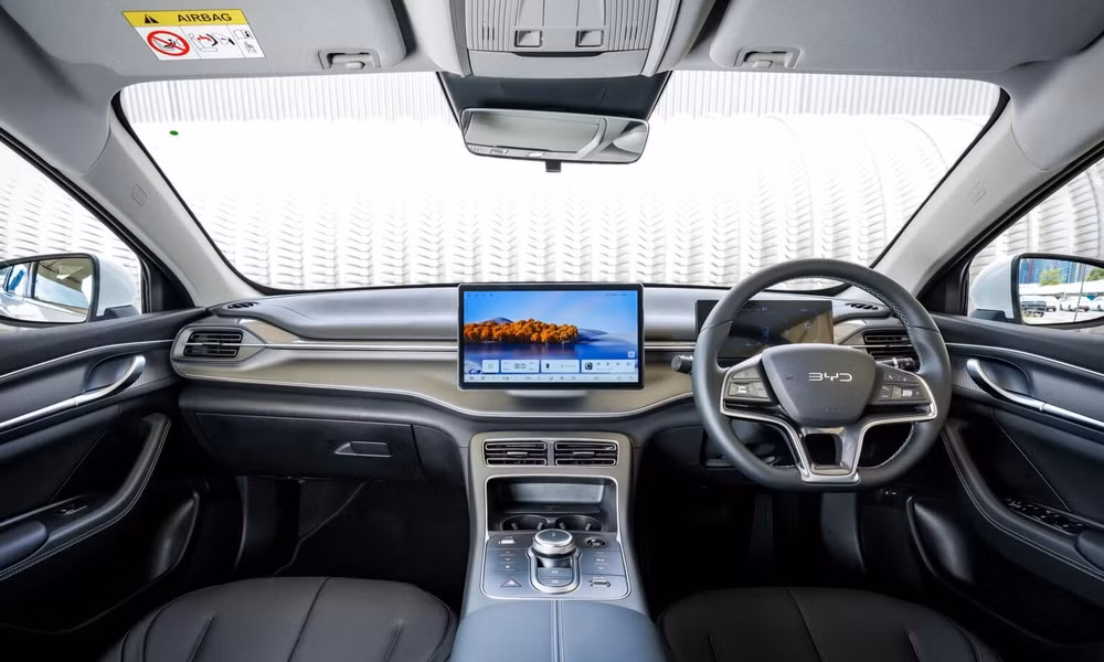 Khoang nội thất phiên bản Premium - Ảnh: Thai Autonews
