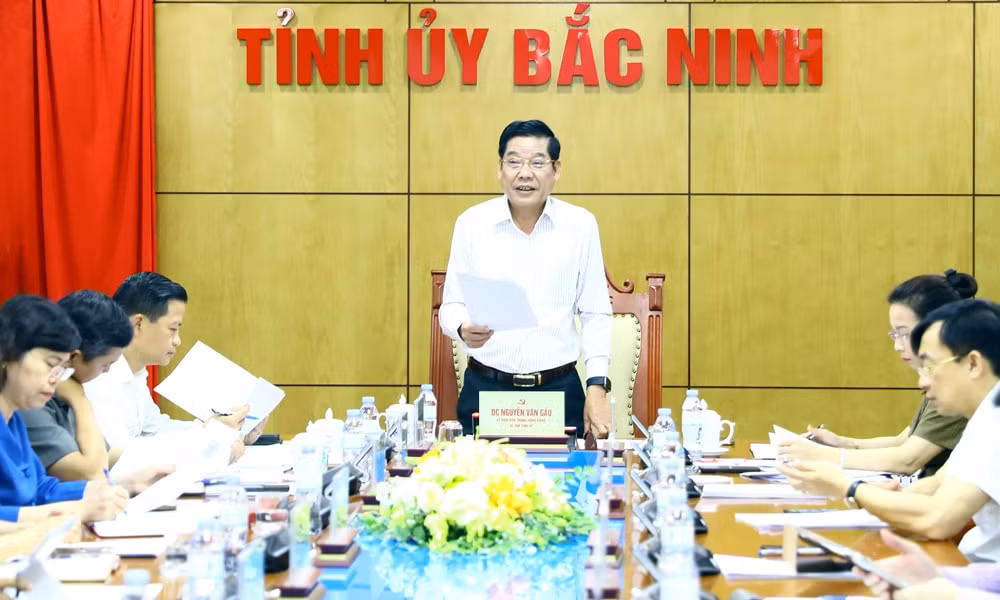 Bí thư Tỉnh ủy Nguyễn Văn Gấu phát biểu tại hội nghị. Ảnh: BBN