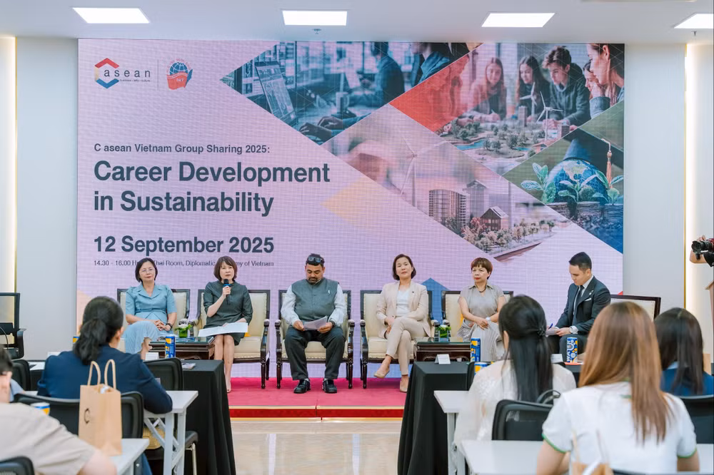 4. Bà Nguyễn Thị Thìn, Phó Giám đốc_Học viện Ngoại giao_Deputy Director_Diplomatic Academy of Vietnam