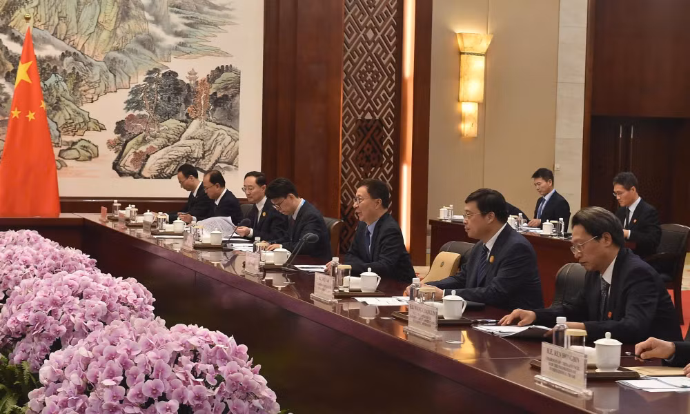 Phó Thủ tướng Mai Văn Chính hội kiến Phó Chủ tịch nước Trung Quốc- Ảnh 4.