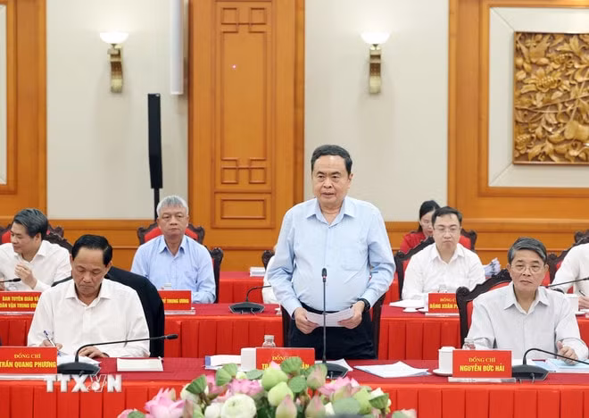tong-bi-thu-to-lam-chu-tri-buoi-lam-viec-cua-bo-chinh-tri-voi-ban-thuong-vu-dang-uy-quoc-hoi-8269118-2.jpg