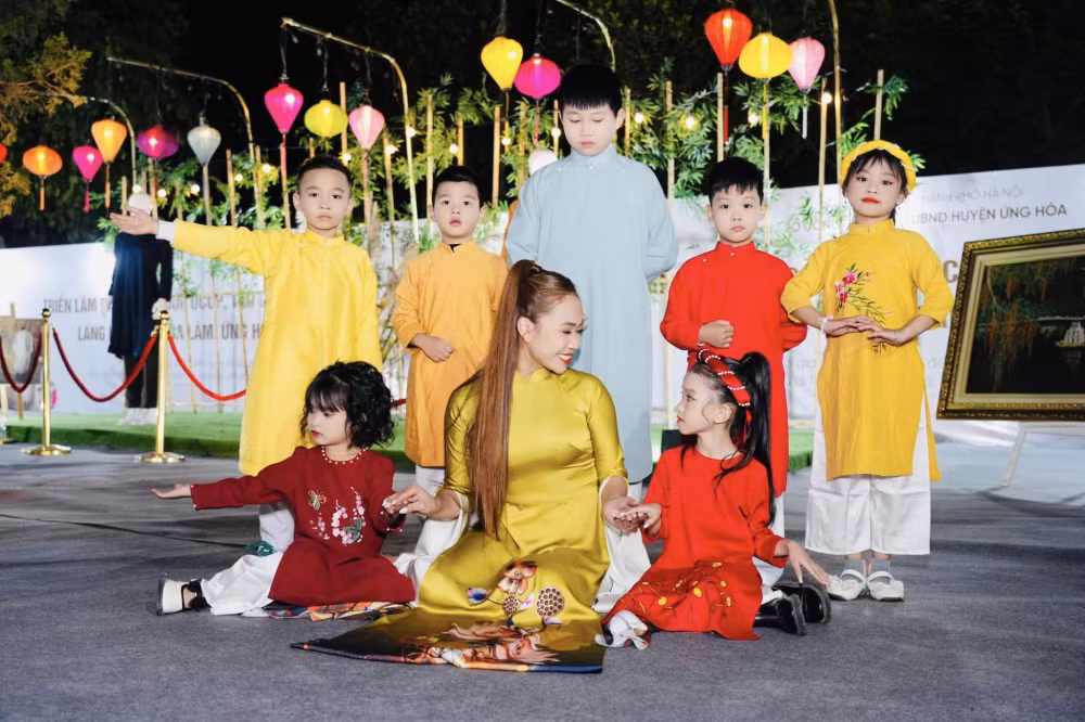 nuc tieng ao dai trach xa hinh 2
