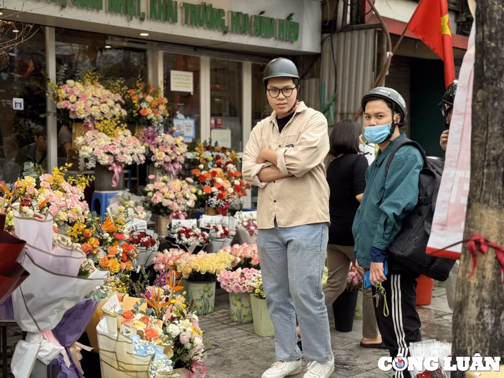 ha noi nhon nhip nguoi dan mua hoa tuoi truoc ngay quoc te phu nu 8 3 hinh 4