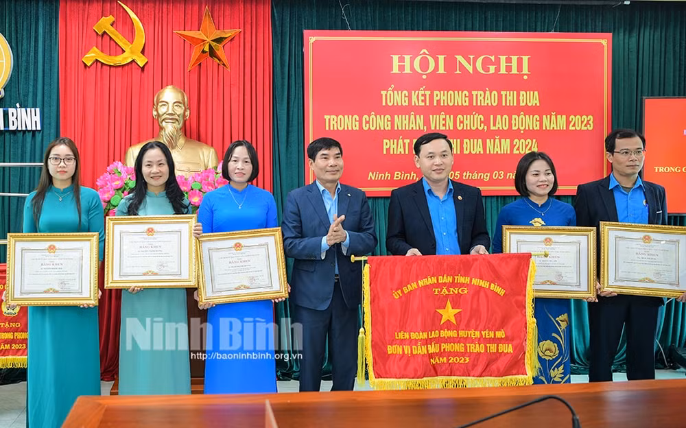 ninh binh lan toa cac phong trao thi dua yeu nuoc trong cong nhan vien chuc lao dong hinh 2