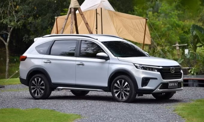 honda br v giam gia khong phanh re ngang mitsubishi xpander hinh 2