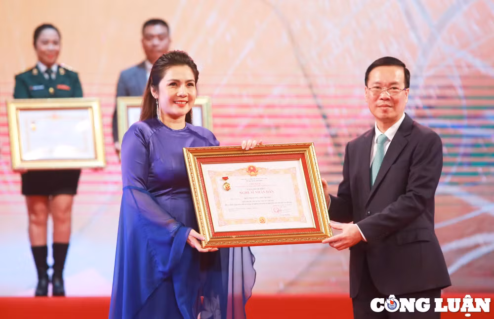 ngoc hoang quoc khanh nhan danh hieu nsnd phan hai viet anh nhan danh hieu nsut hinh 5