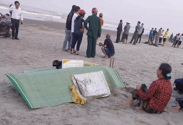 ha tinh ru nhau ra bien choi nam sinh lop 8 bi duoi nuoc tu vong hinh 1