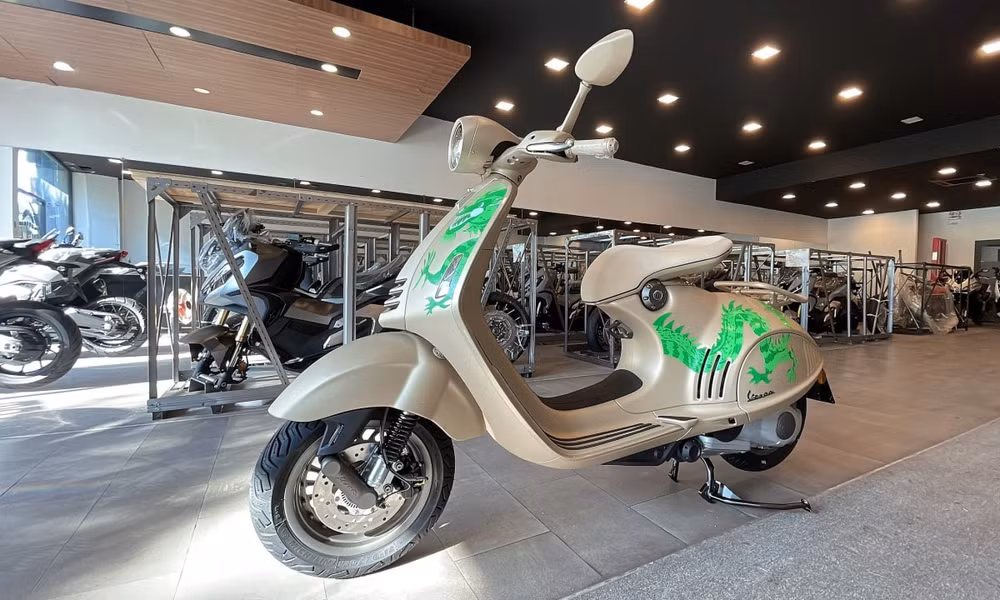 mau xe nhap italay vespa 946 ban rong lan dau tien xuat hien tai viet nam hinh 1