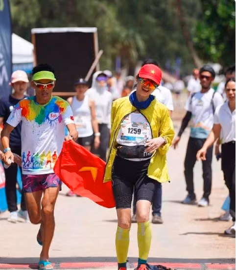 nguyen van long lai thi xuan huong vo dich ca nam lan nu phuket 100k ultra marathon 2024 tai thai lan hinh 2