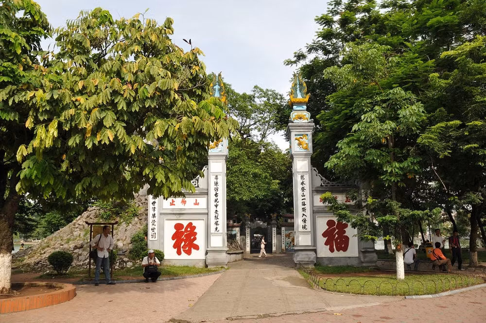 thap but dai nghien cong trinh kien truc van hoa doc dao tai ho guom hinh 4