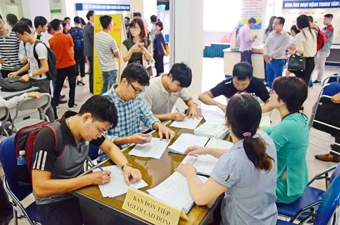 thanh hoa hon 2500 nguoi lao dong de nghi huong tro cap that nghiep hinh 1