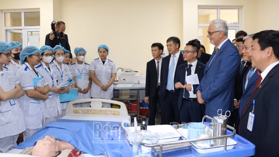 tao moi dieu kien thuan loi de don cac doanh nghiep nha dau tu cua duc ve dau tu tai tinh nam dinh hinh 4