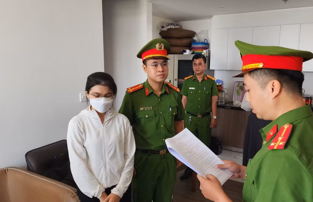 bat nu giam doc tham o 46 ty dong de dau tu tien ao hinh 1