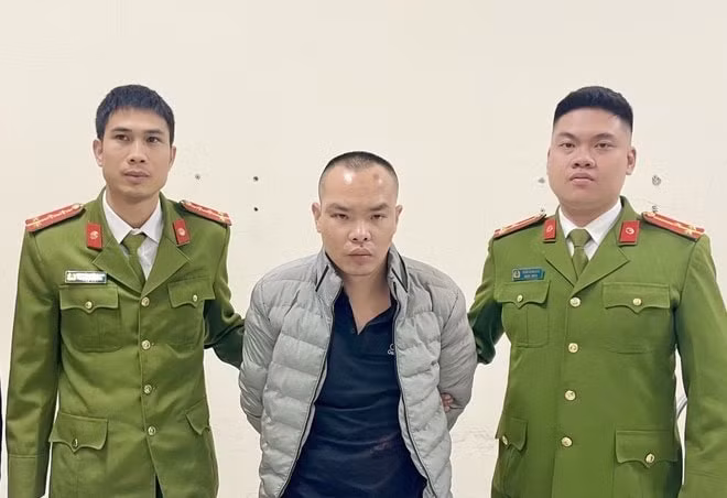 tam giu doi tuong xong vao truong dung dao khong che nu sinh cuop tai san hinh 1
