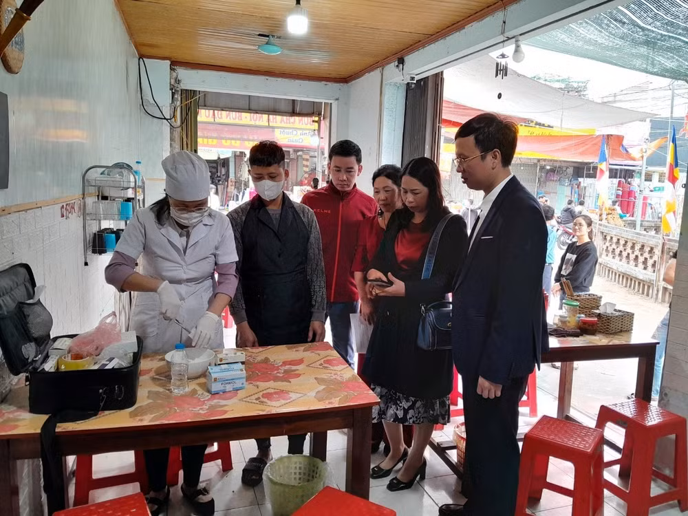 nam dinh chu trong cong tac dam bao an toan ve sinh thuc pham hinh 2