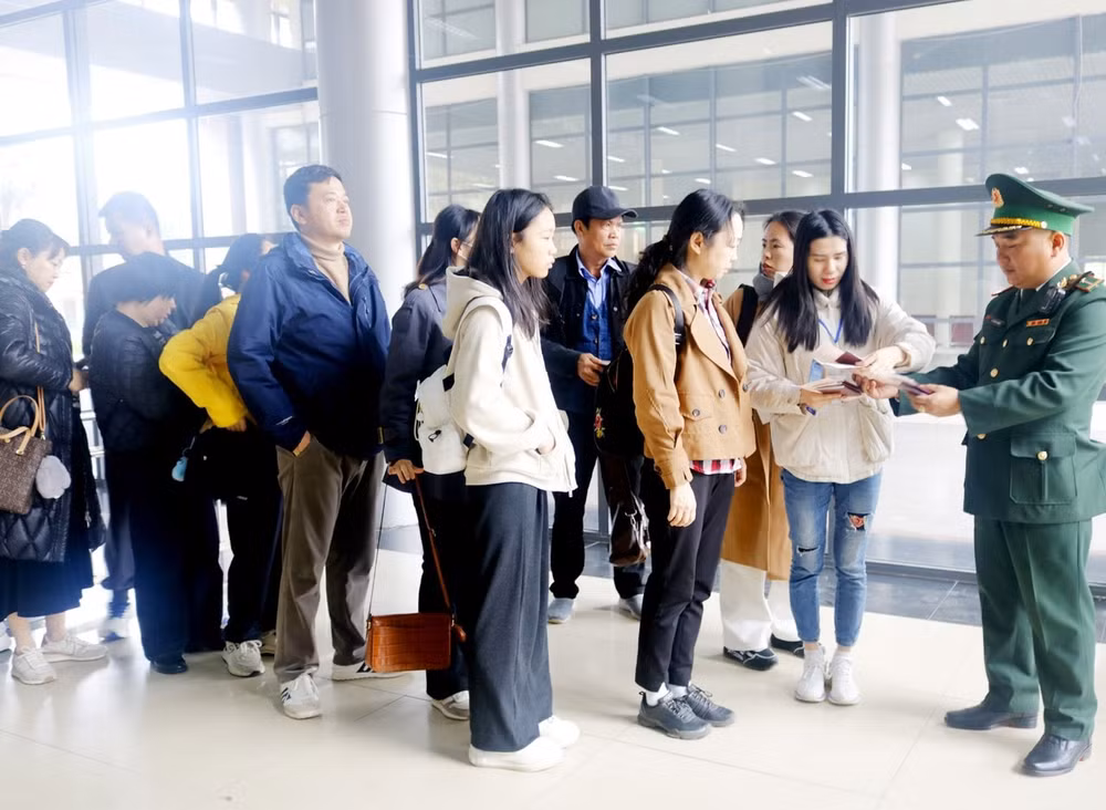quang ninh don bien phong cua khau mong cai hoan thanh xuat sac nhiem vu 65 ngay thi dua quyet thang hinh 8