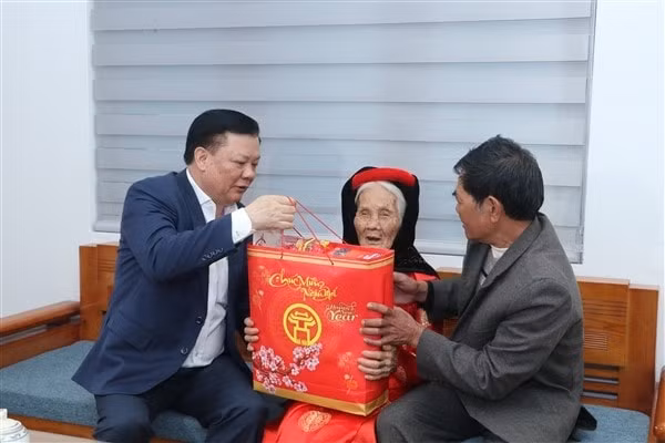 ha noi se trao hon 120500 suat qua cho nguoi co cong hinh 1