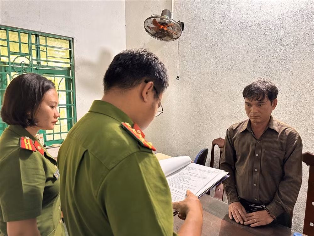 quang ngai khoi to giam doc cong ty viet duc buon ban phan bon gia hinh 1