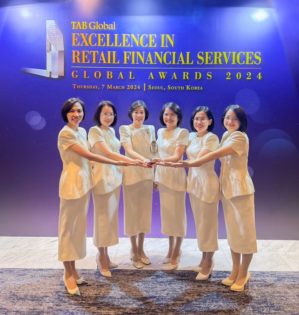 bidv lap ky luc 9 lan nhan giai thuong ngan hang ban le tot nhat viet nam hinh 2