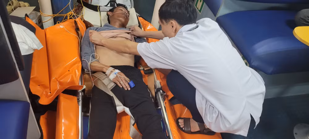cap cuu ngu dan nguy kich sau 28 gio mat tich khi roi xuong vung bien hoang sa hinh 2