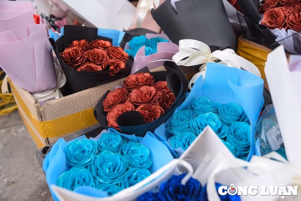 cac ban tre ha noi xep hang mua hoa ngay quoc te phu nu 8 3 hinh 10