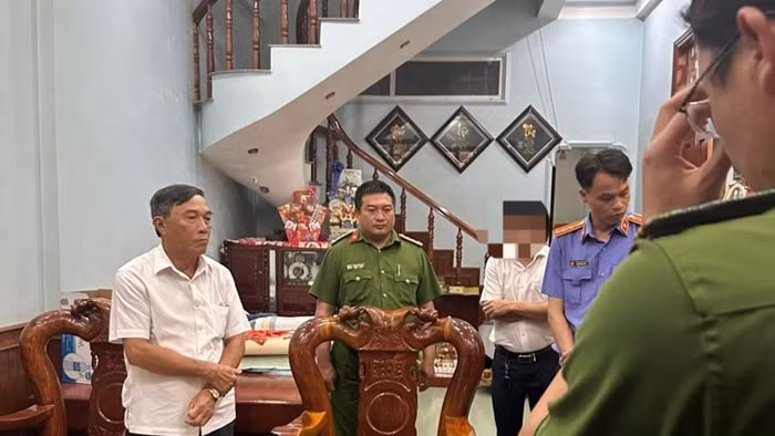 lam dong bat nguyen pho chu tich huyen va giam doc van phong dang ky dat dai hinh 1