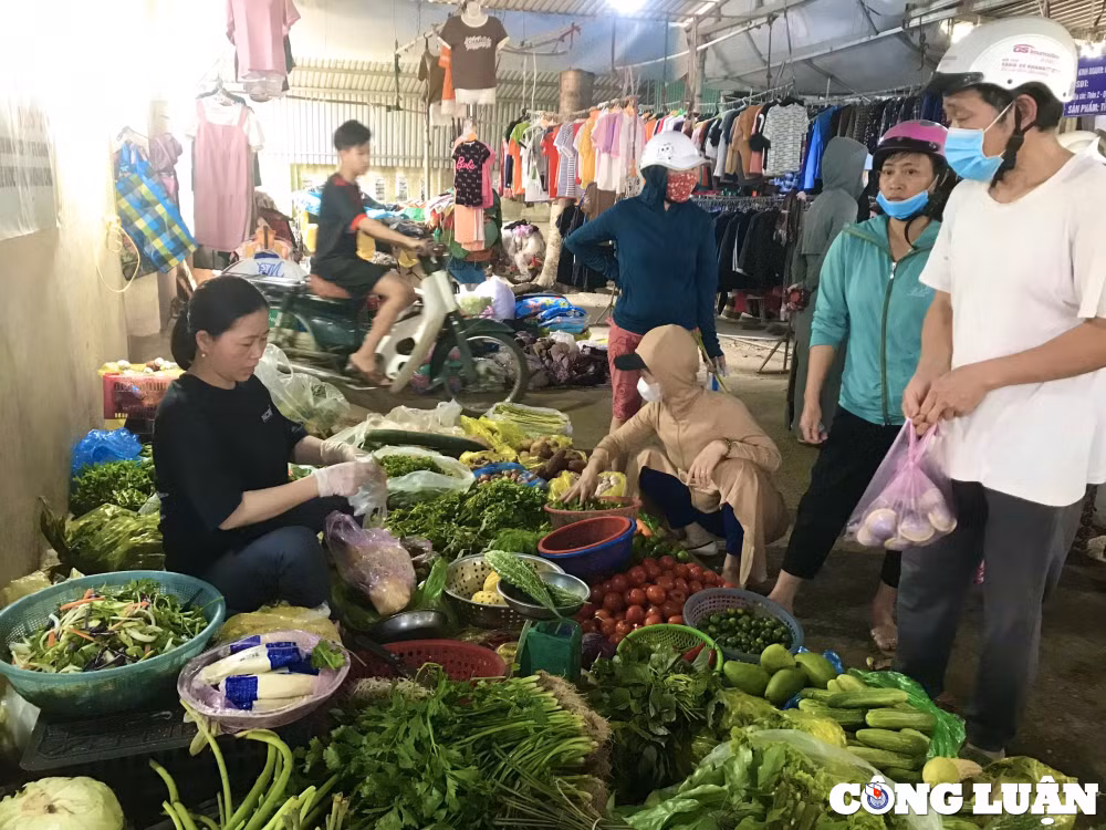thi truong dip le 30 4 1 5 gia thuc pham on dinh suc mua giam hinh 1