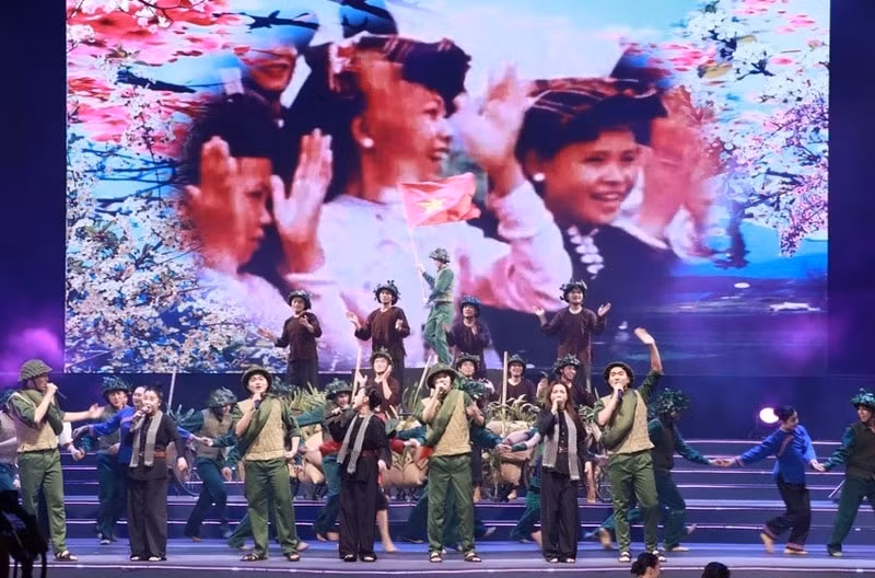 an tuong chuong trinh nghe thuat dac biet ban hung ca vang mai hinh 1