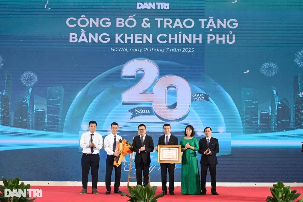 z6807906028916_b7bf2a980bcceae06ccb3a29055911fc.jpg