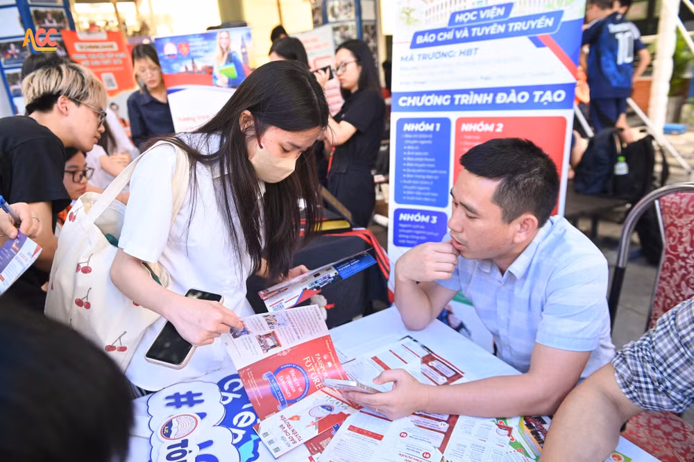 TS Nguyễn Thị Như Huế dự đoán, nhóm ngành thuộc lĩnh vực báo chí truyền thông sẽ có điểm chuẩn cao nhất Học viện Báo chí và Tuyên truyền năm nay.