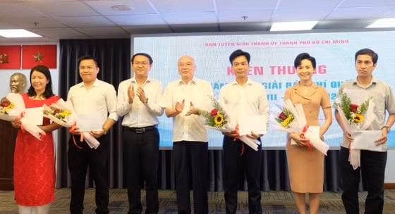 tphcm khen thuong bo sung cac tac pham doat giai bao chi quoc gia lan thu xvii hinh 1