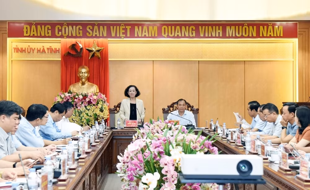 thuong truc ban bi thu truong thi mai lam viec voi ban thuong vu tinh uy ha tinh hinh 1
