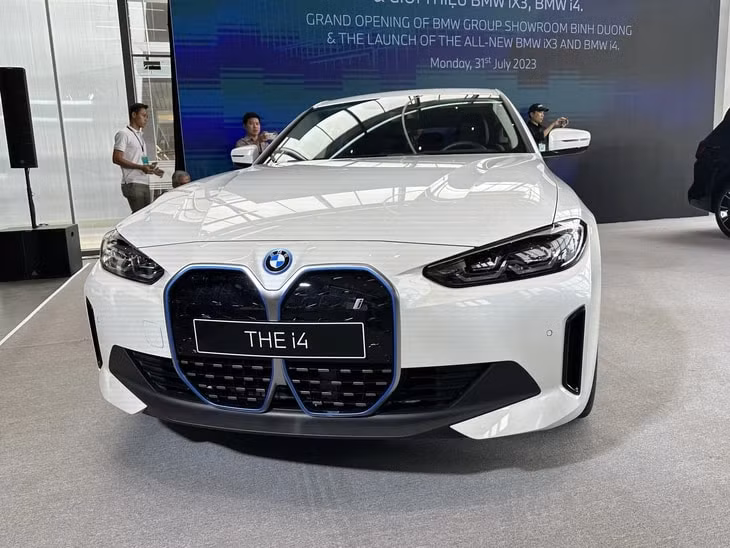 bo doi xe dien hang sang bmw ix3 va bmw i4 ve toi viet nam hinh 1