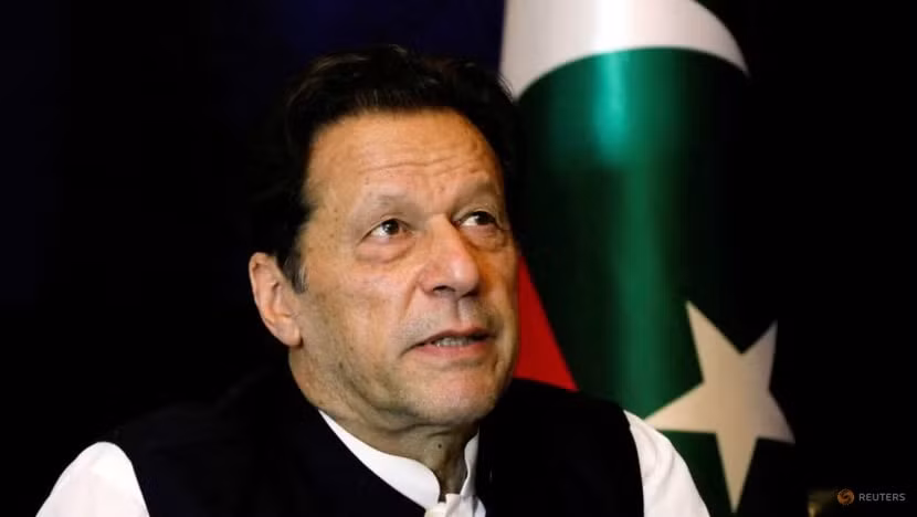 cuu thu tuong pakistan bi giam giu trong phong giam nho va ban thiu hinh 1