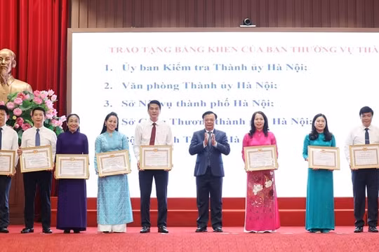 Hà Nội biểu dương nhiều tập thể, cá nhân trong công tác thi đua khen thưởng