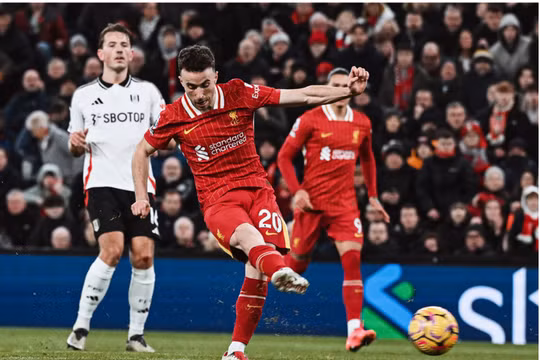Liverpool chia điểm đáng tiếc với Fulham ở vòng 16 Ngoại hạng Anh