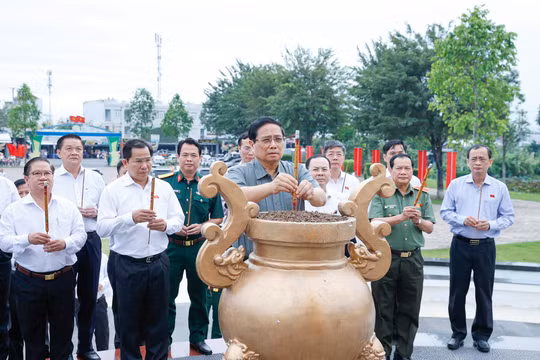 Thủ tướng Phạm Minh Chính dâng hương tại Khu di tích Chi bộ An Nam Cộng sản Đảng ở Cần Thơ