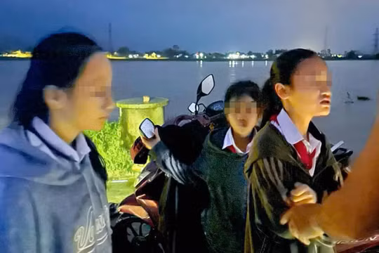 Quảng Nam: Người đàn ông cứu 3 em học sinh bị nước lũ cuốn trôi